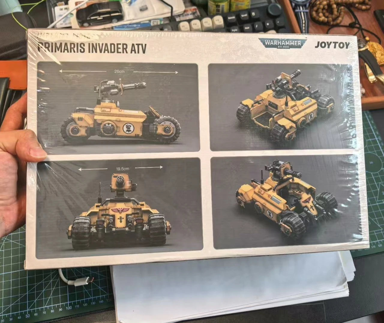 In stock  JOYTOYWarhammer 40k 1/18  Empire Fist Invader A-Terrain Car atv 1:18 Mobile Vehicle Toy Collection