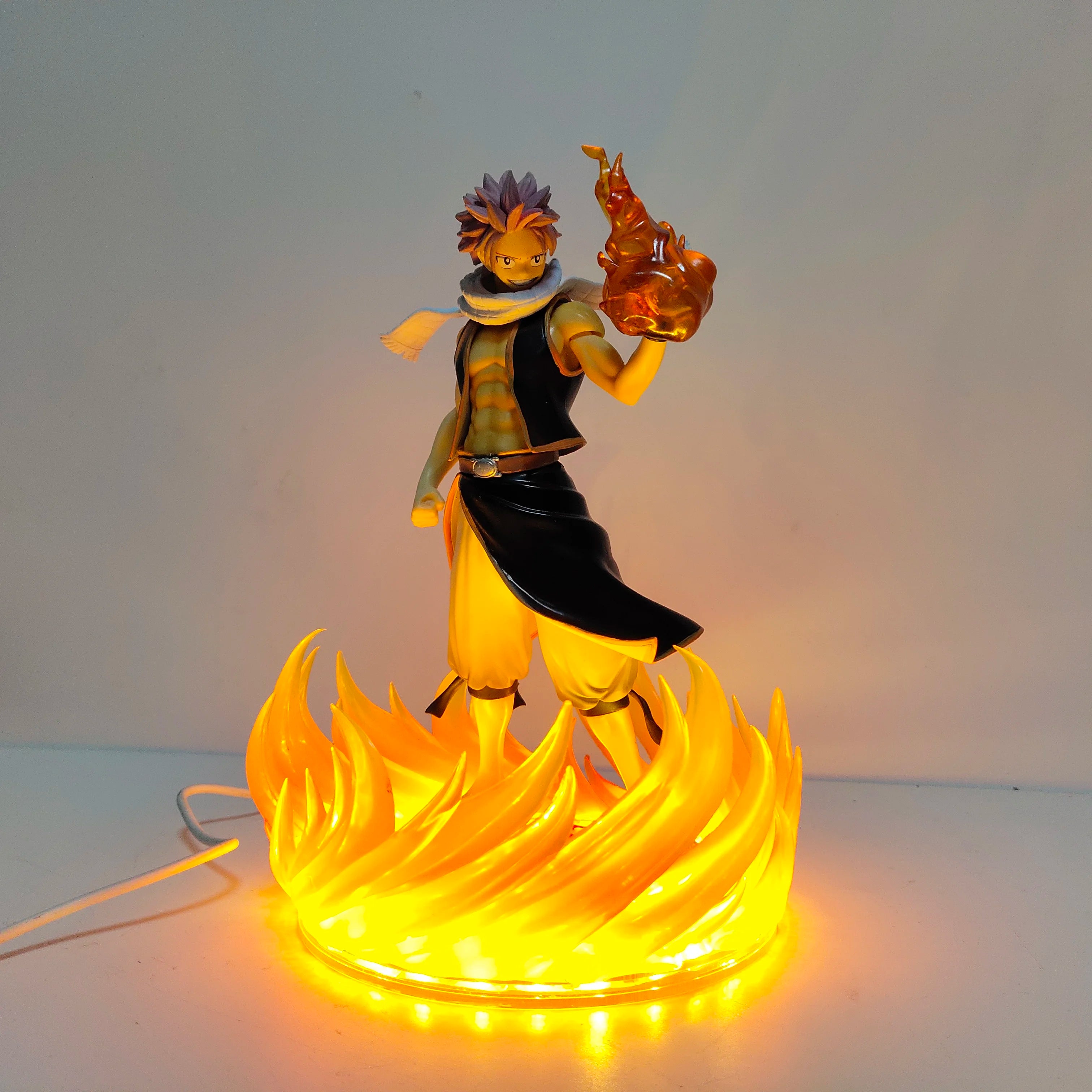 FAIRY TAIL Anime Natsu • Dragneel Led Lampe Birne Action Figuren Modell Figur Figur &amp; Basis &amp; Lampe DIY Spielzeug Sammlung