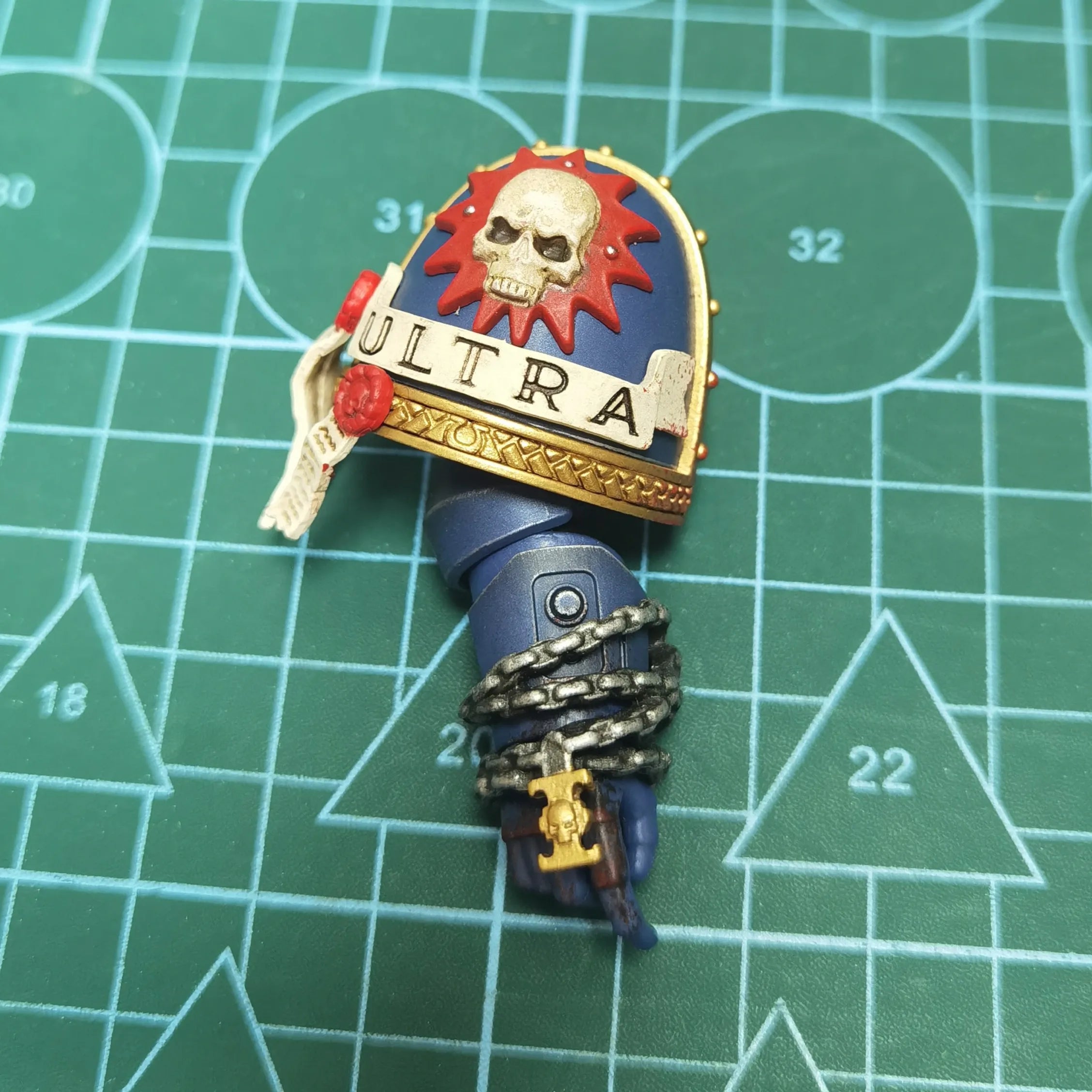 Joytoy Warhammer 1/18 Action Figures Ultramarines Lieutenant Titus-Collectors Edition Model Toy Boy Gifts 3.75inch