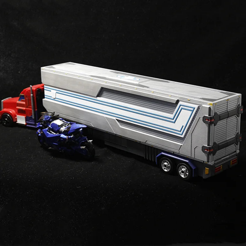 NEW IN STOCK APC Toys Transformation Assault Boxcar OP Commander Carriage Action Figure Toys With Box IN STOCK