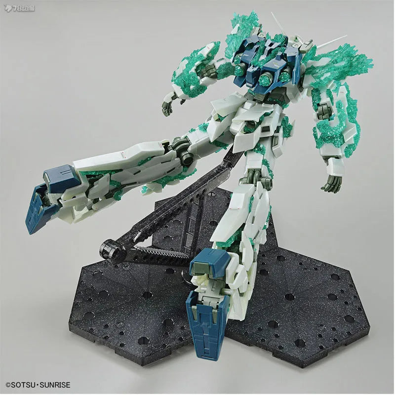 Bandai Original MODEL KIT GUNDAM MG THE GUNDAM BASE LIMITED UNICORN GUNDAM [LUMINOUS CRYSTAL BODY] 1/100 Anime Assembly Toys