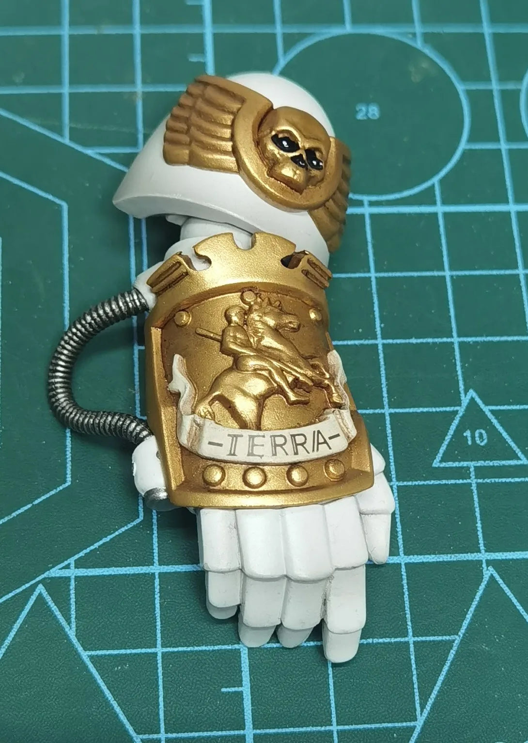 [НАЛИЧНОСТ] JOYTOY Warhammer 40K Екшън фигурки 1/18 Мащаб Dark Source Space Marines Бели консули Капитан Месиний Модел играчки