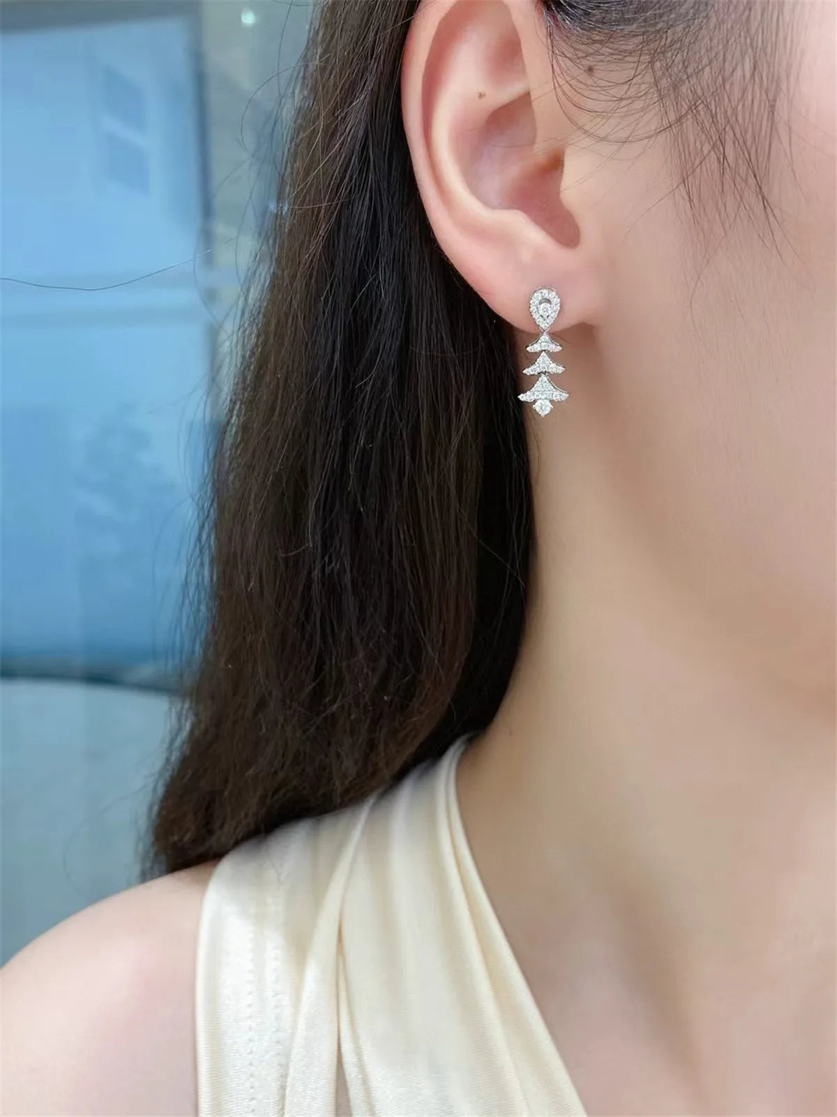 18K solid gold laboratory-grown CVD heart-shaped diamond earrings with versatile designs, wholesale and custom exquisite jewelry
