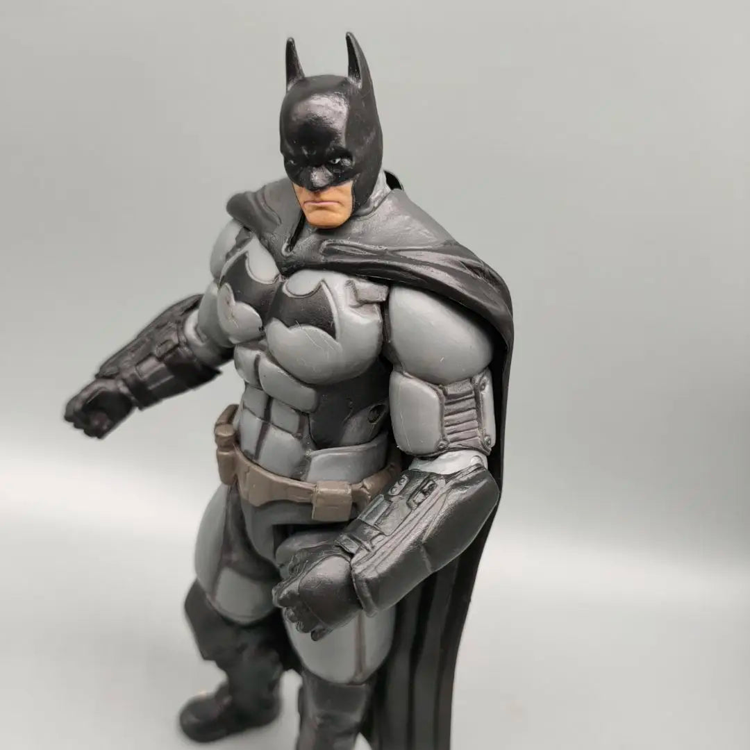 DCC Collectibles Ark-ham Origins - Бронирана 7-инчова екшън фигурка Bat-Hero