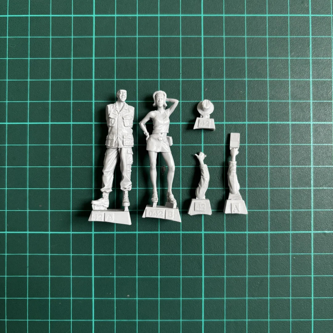 1/35 resin unpainted model set, Vietnam War - American soldiers and Vietnamese girls' unassembled and unpainted GK