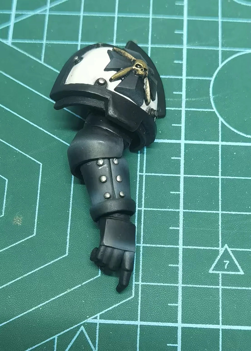 Joytoy Warhammer 40K 1/18 Action Figures Black Templars Marshal Baldeckrath 12.3cm  Model Toy
