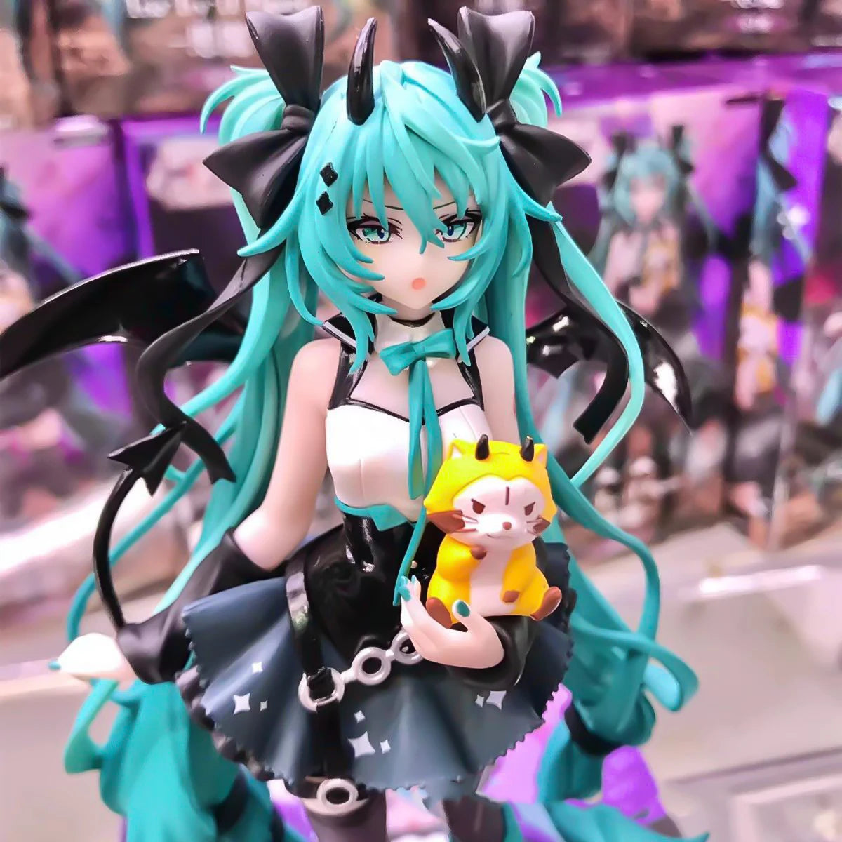 Anime Figur 19cm Kleiner Teufel Hatsune Miku Xiaoyuan Bär Niedliches Actionmodell PVC Spielzeugsammlung Desktop-Zubehör Geschenk