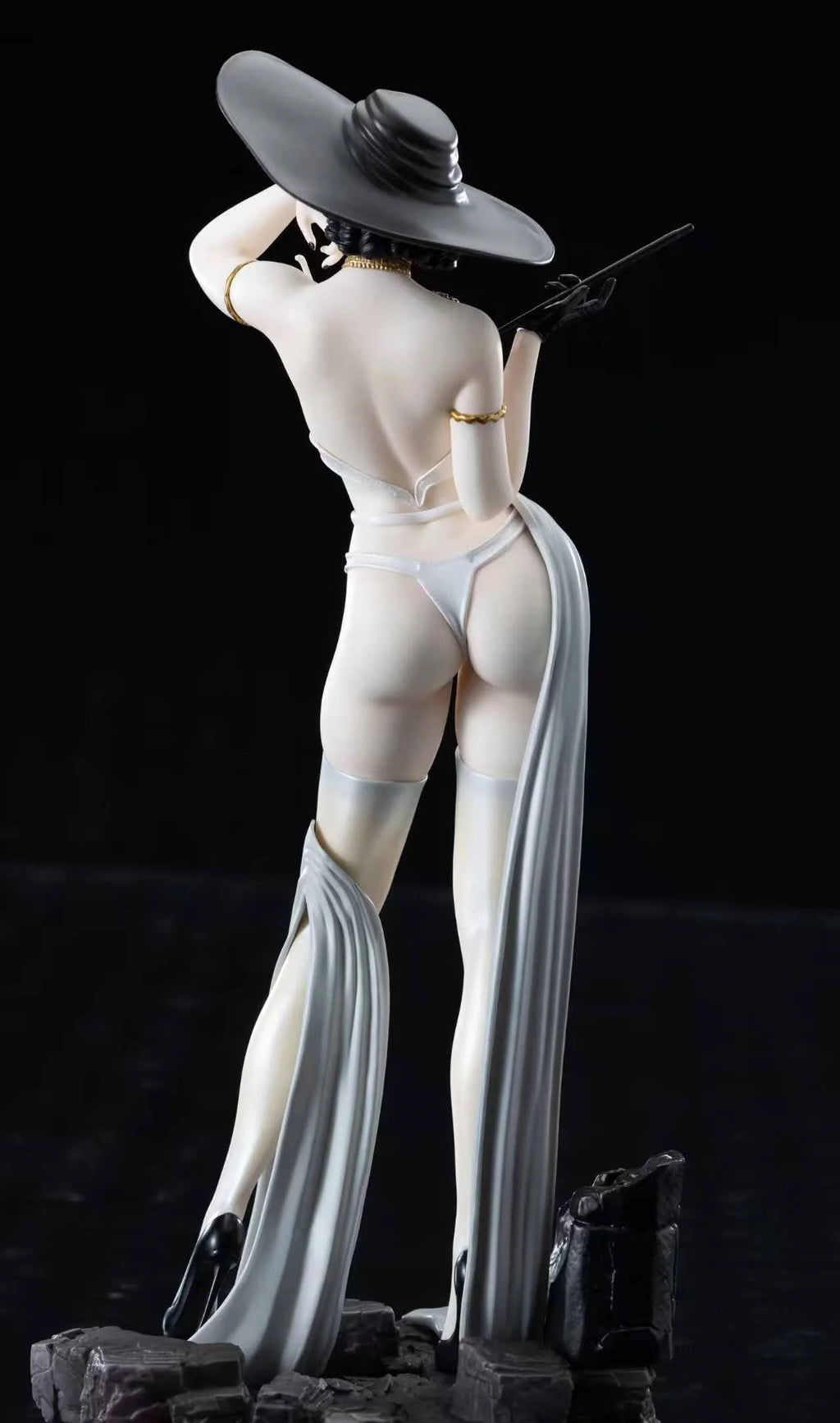 Fig Gems 30cm Alcina Dimitrescu Figure Village Beautiful Anime Girl Desktop Ornament Holiday Gift For Anime Fans
