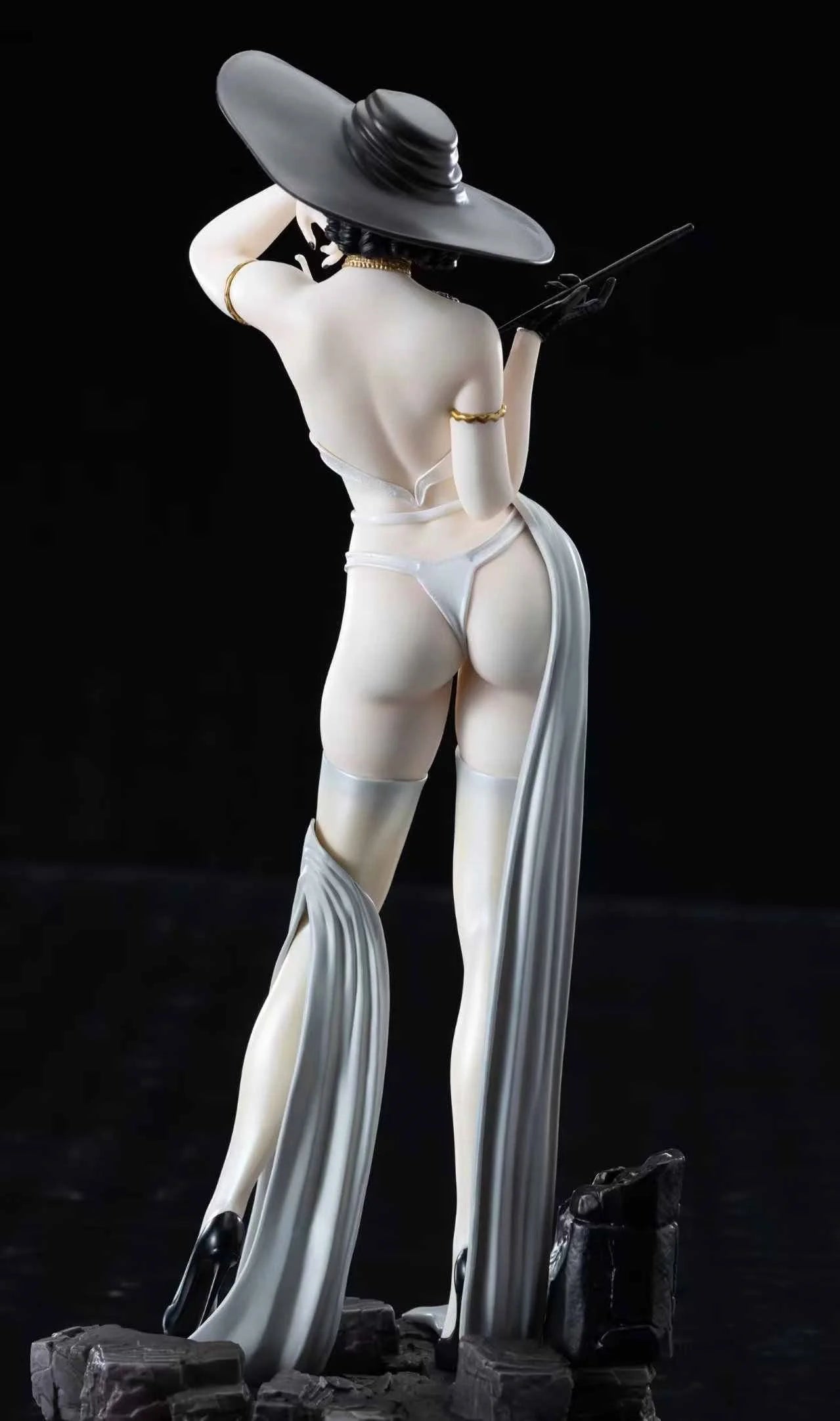 Fig Gems 30cm Alcina Dimitrescu Figure Village Beautiful Anime Girl Desktop Ornament Holiday Gift For Anime Fans