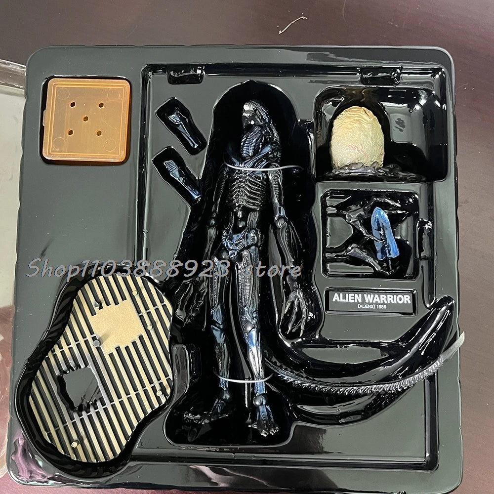 Научнофантастична фигурка на извънземна кралица Revoltech 016 Воин 018 Извънземна кралица Екшън фигурка Извънземно срещу Хищник Аниме Модел Играчки Кукла за рожден ден