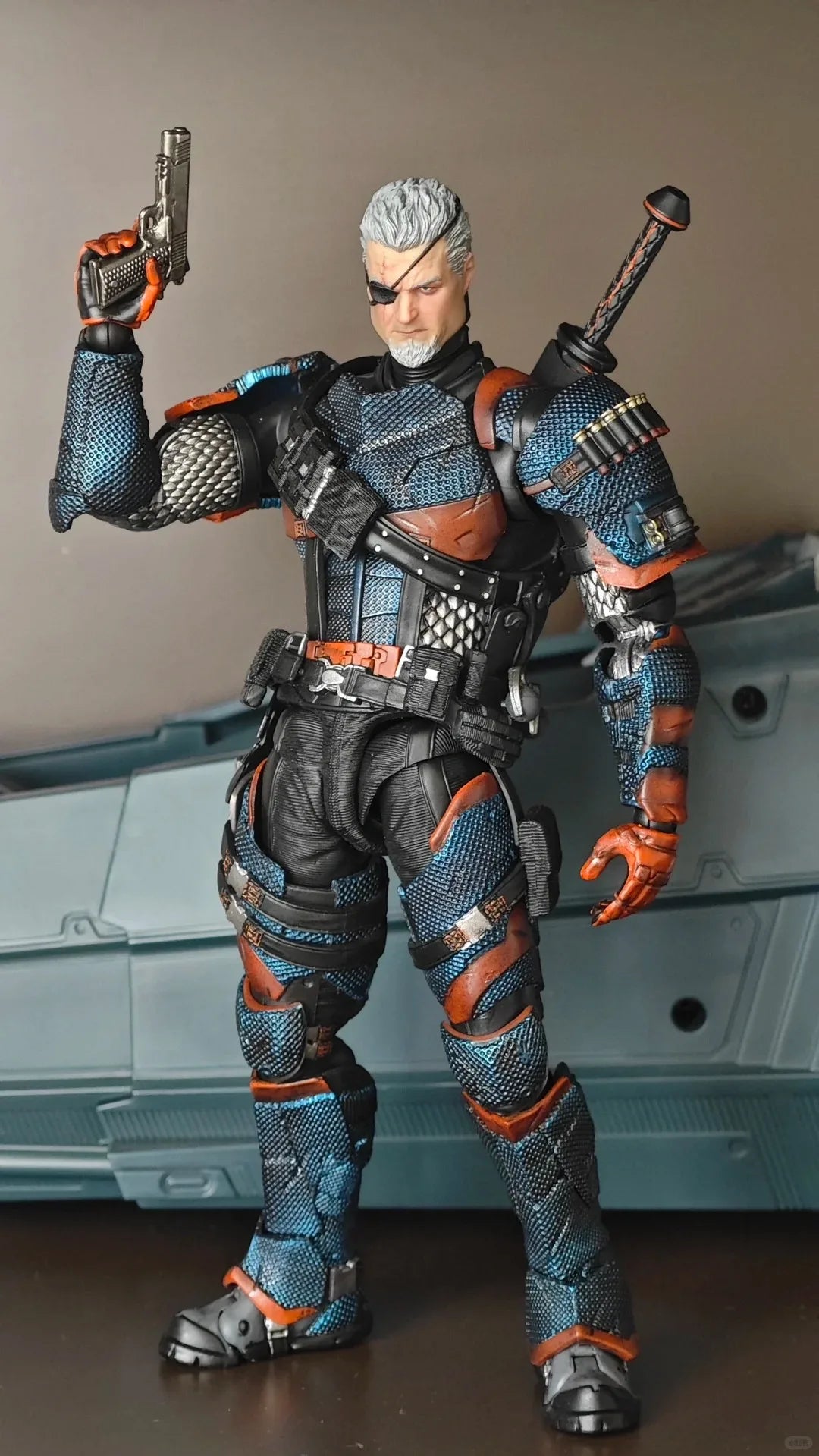 Hot Lpzz Rouno Cueure Dc002 1/12 Deathstroke Arkham Knight Finished Module Movable Batman Model Action Figure Collectible Toy Gi