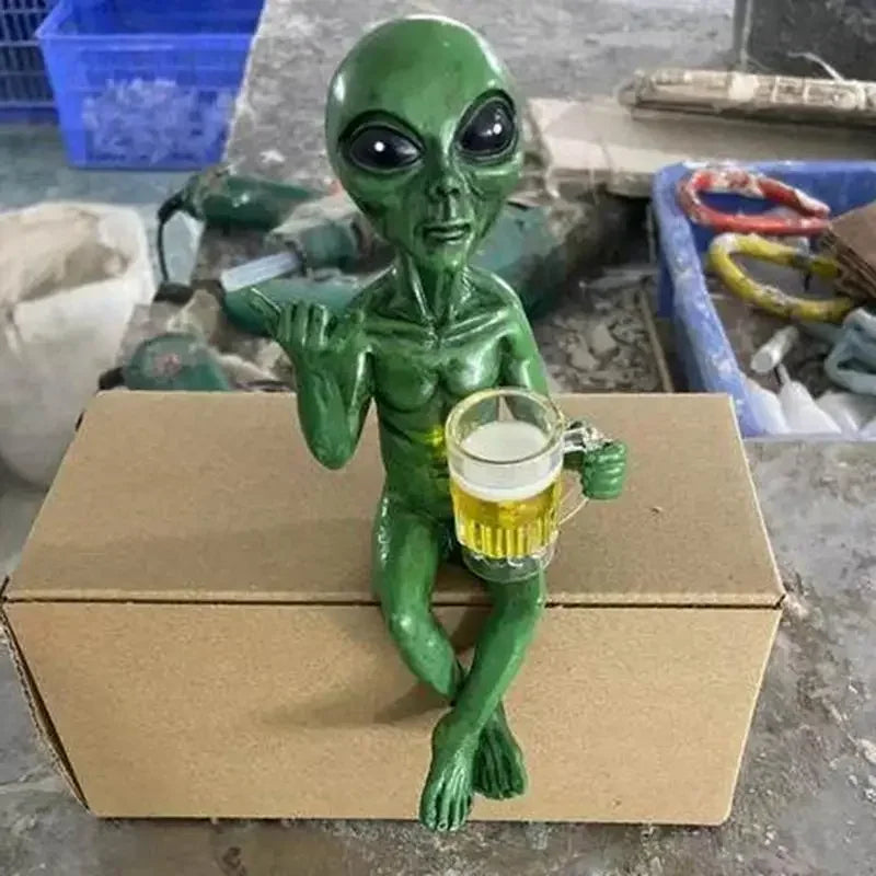 Alien-Statue, Bier trinkende Alien-Skulptur, Kunstharz, Neuheit, Sammlerstücke, lustige Schreibtisch-Dekoration für Erwachsene, Schreibtisch, Schlafzimmer, Garten