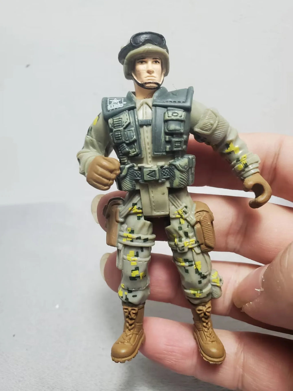 9cm 3.75" Solider Farmer Worker Military Police Action Figure Limite Collection Pirate Player Model Toy Gift for Kid Child Adult