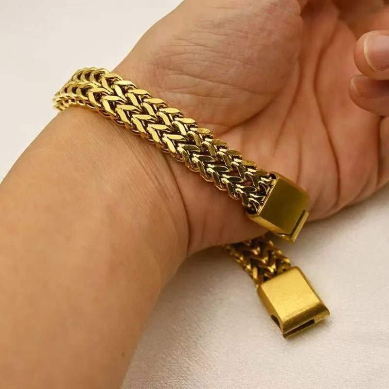Custom-made bracelets for both men and women bring you a unique sense of high-end luxury