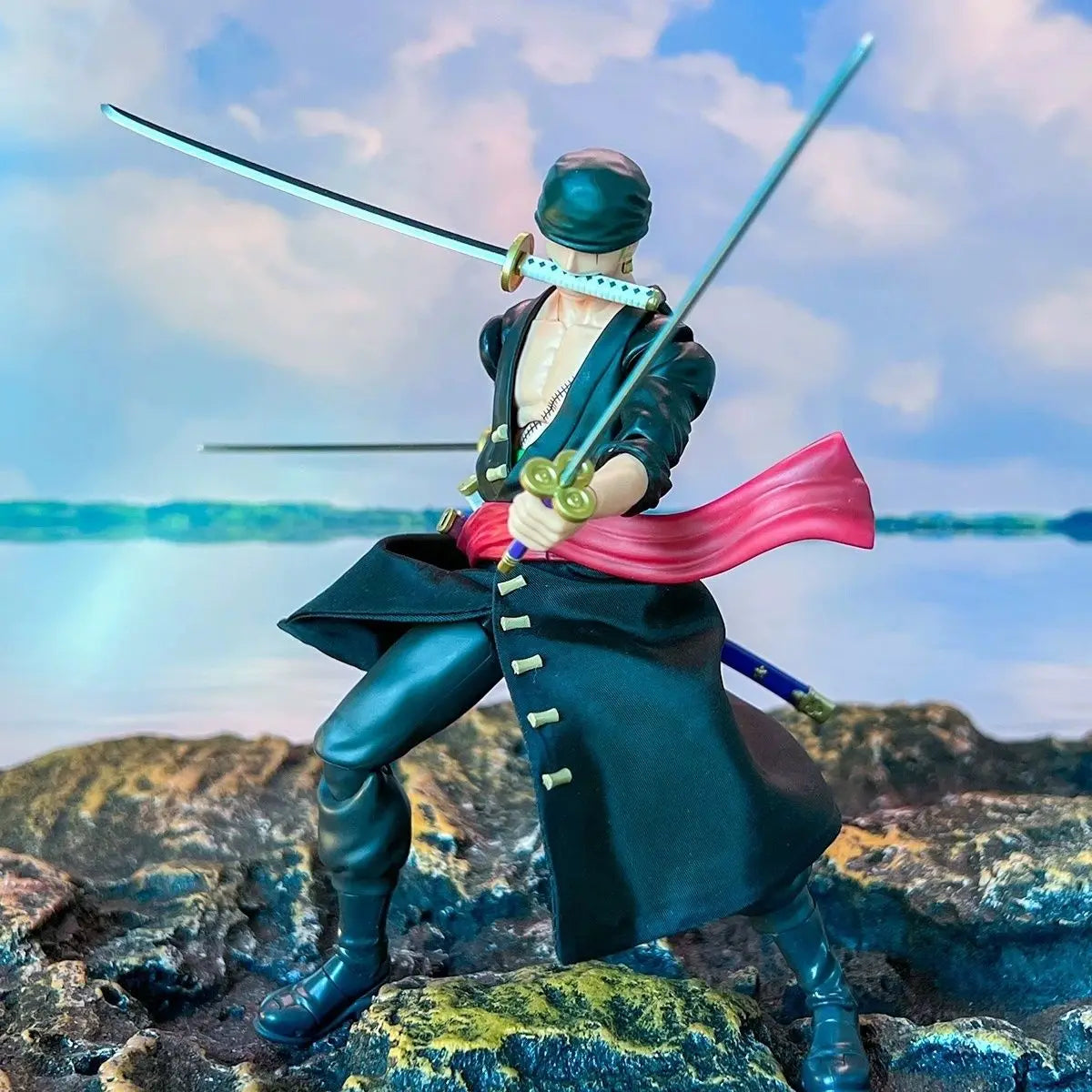 One Piece SHF Serie Anime Zoro NEUER Piratenjäger Verstellbarer handgefertigter Rocksaum Geeignet für bewegliche humanoide Spielzeuge im Maßstab 1:12