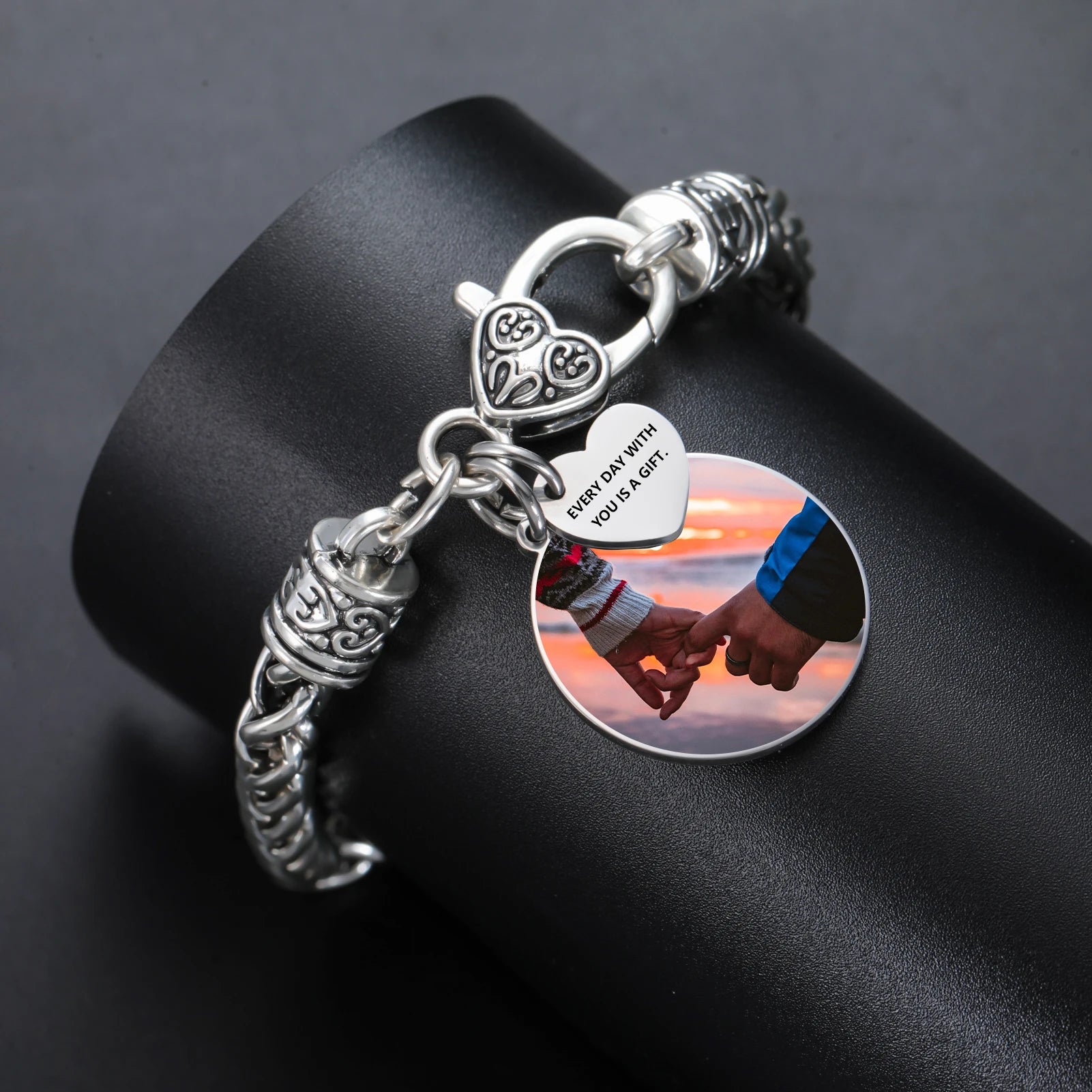 Lemegeton Personalisiertes Fotoarmband mit rotem und schwarzem Seil, runder Anhänger, Edelstahlschmuck für Damen und Herren, personalisierte Trendgeschenke