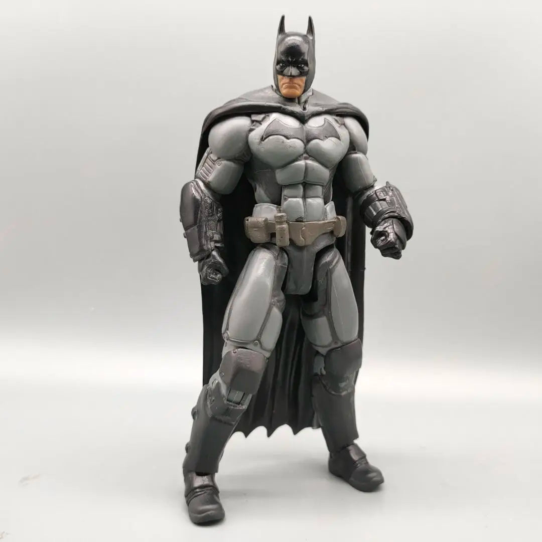 DCC Collectibles Ark-ham Origins - Бронирана 7-инчова екшън фигурка Bat-Hero