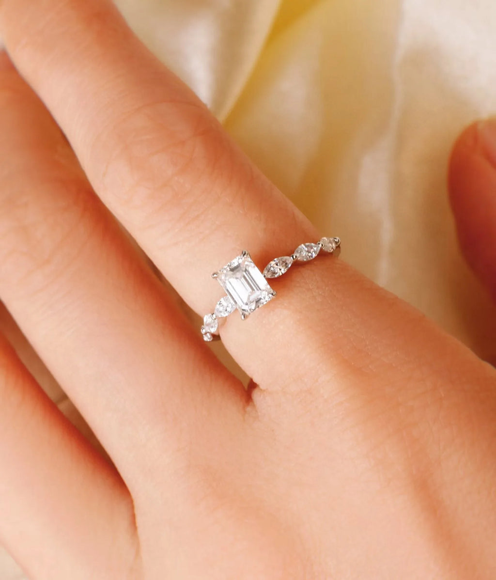 Custom 1CT Emerald Cut D/VS1 IGI-Certified Lab Diamond Engagement Ring in 9K/14K/18K Gold