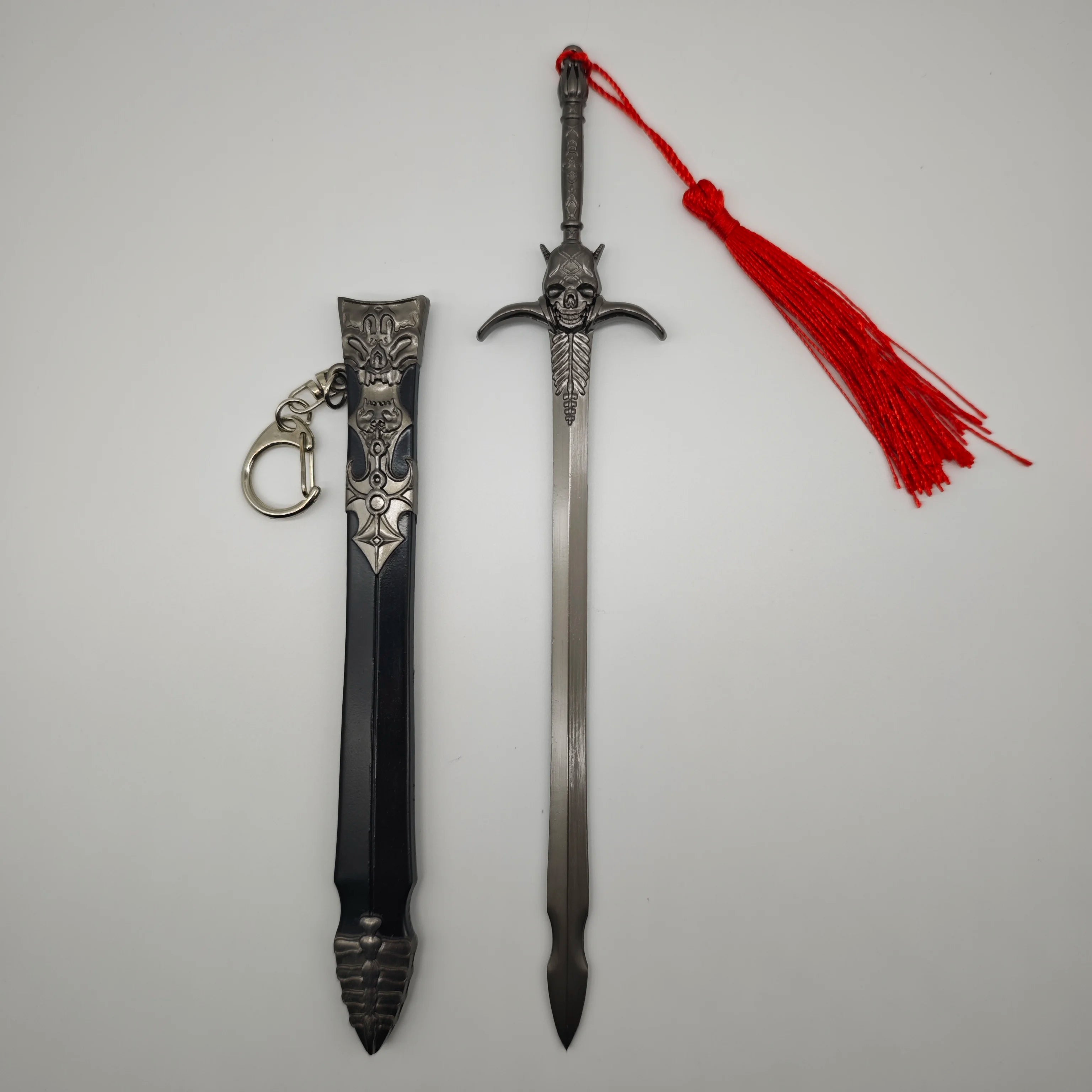 Devil May Cry 5 Spielperipheriegeräte Dantes Schwert der Rebellion Waffenmodell mit Scheide Legierung Handwerk Schlüsselanhänger Waffenornamente 22CM