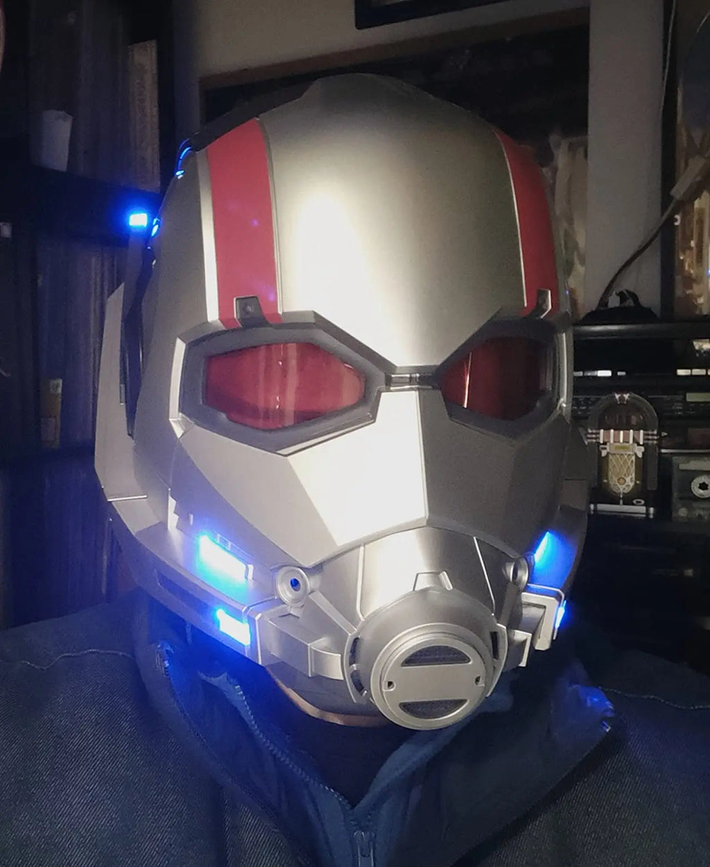 Hasbro Marvel Legends Series: Ant-Man Premium Electronic Helmet ELECTRONIC HELMET WITH RED & BLUE LIGHTS Roleplay Helmet E3387
