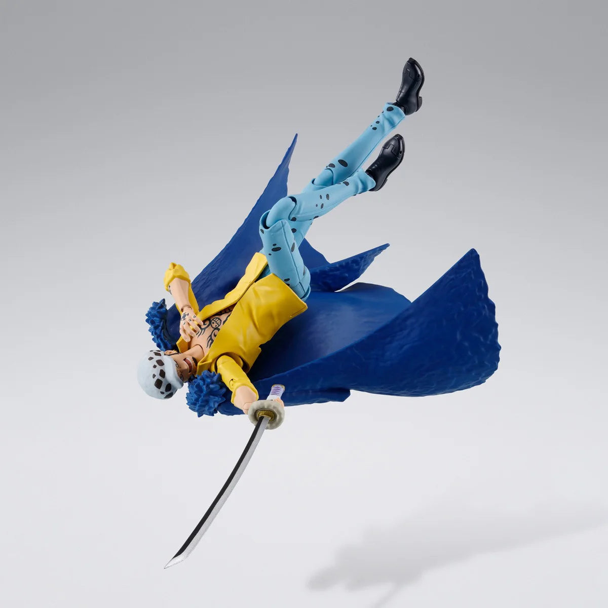 Bandai One Piece Genuine Model Kit Anime Figure S.H.Figuarts Trafalgar D Water Law Action Figure Joints Movable Model Toys Gifts