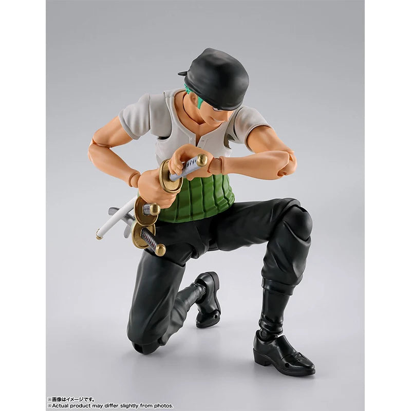 В наличност Bandai Оригинална кутия SHF One Piece Roronoa Zoro Romance Dawn Аниме екшън фигурка Завършен модел Комплект играчка Подарък
