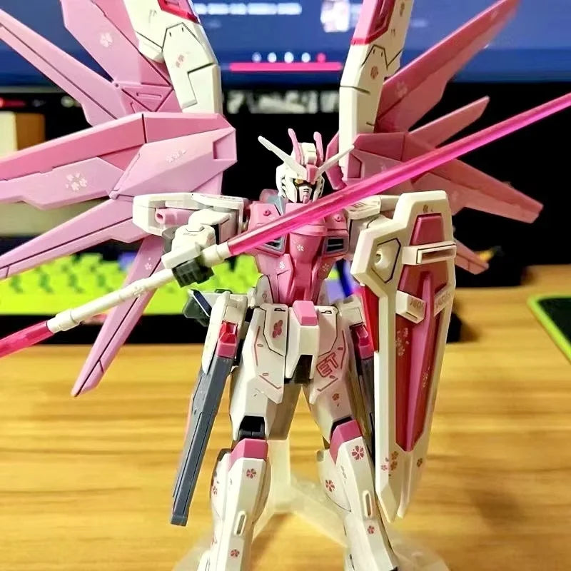ZGMF-X10A HG 1/144 Freshman Freedom Mecha Assembly Model Екшън фигурки Cherry Blossom Цветова схема Детска играчка Подарък Декорация