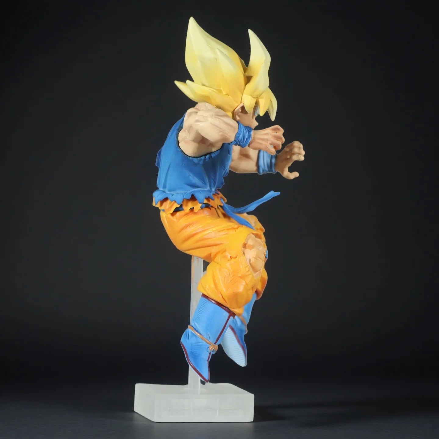 Dragon Ball Z 20.5cm Sun Goku Super Saiyan Battle Posture Handheld Model Ornament Toy Doll Collection Birthday Gift Christmas