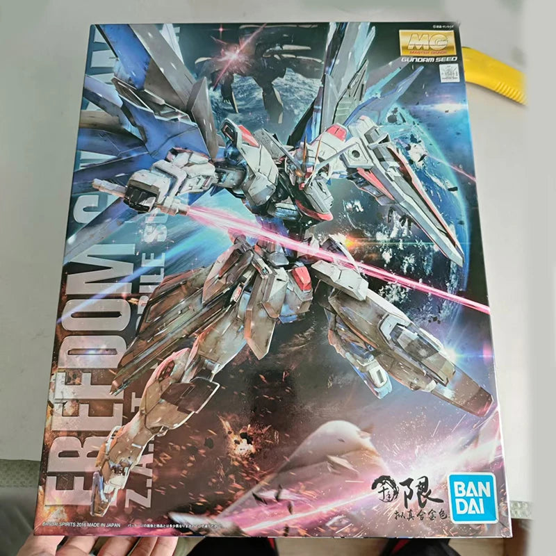 Bandai Freedom Gundam Action Figure MG Pink Sakura 2.0 Freedom Gundam Model Kit Toy Paint Modification