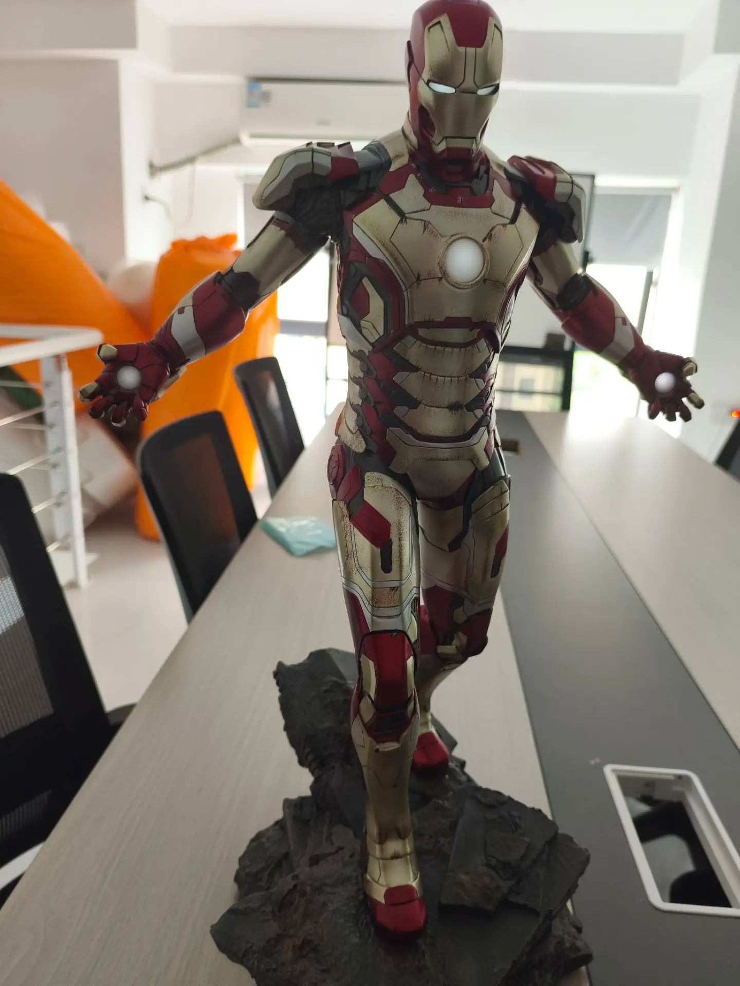 52cm Brand New The Avengers Movie Figure Iron Man Peripheral Resin Scene Model Statue Desktop Ornaments Kids Birthday Gifts Toys
