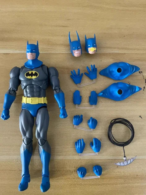 Auf Lager Original Mafex Anime-Figuren Batman Figur Bruce Wayne Actionfigur Sammlerstatue Schreibtischdekoration Ornament Geschenk