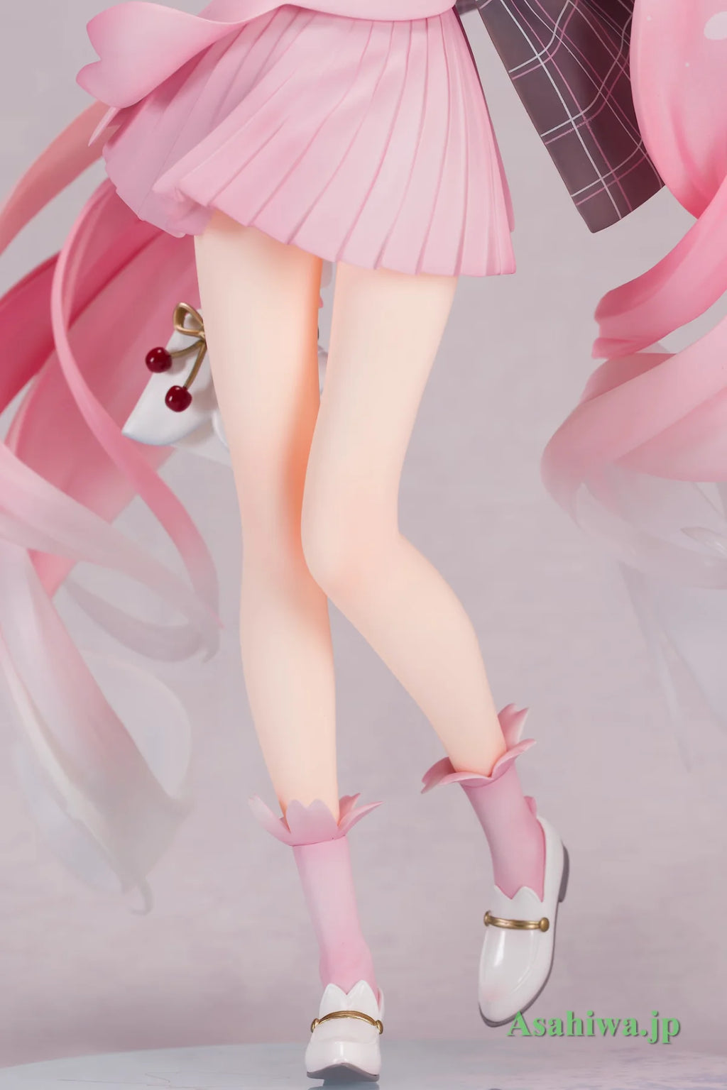 20CM Anime Hatsune Miku 1/6 Sakura Figure Hanami Outfit Ver Standing Model Toy Doll Collection Gift Aciton Figure PVC