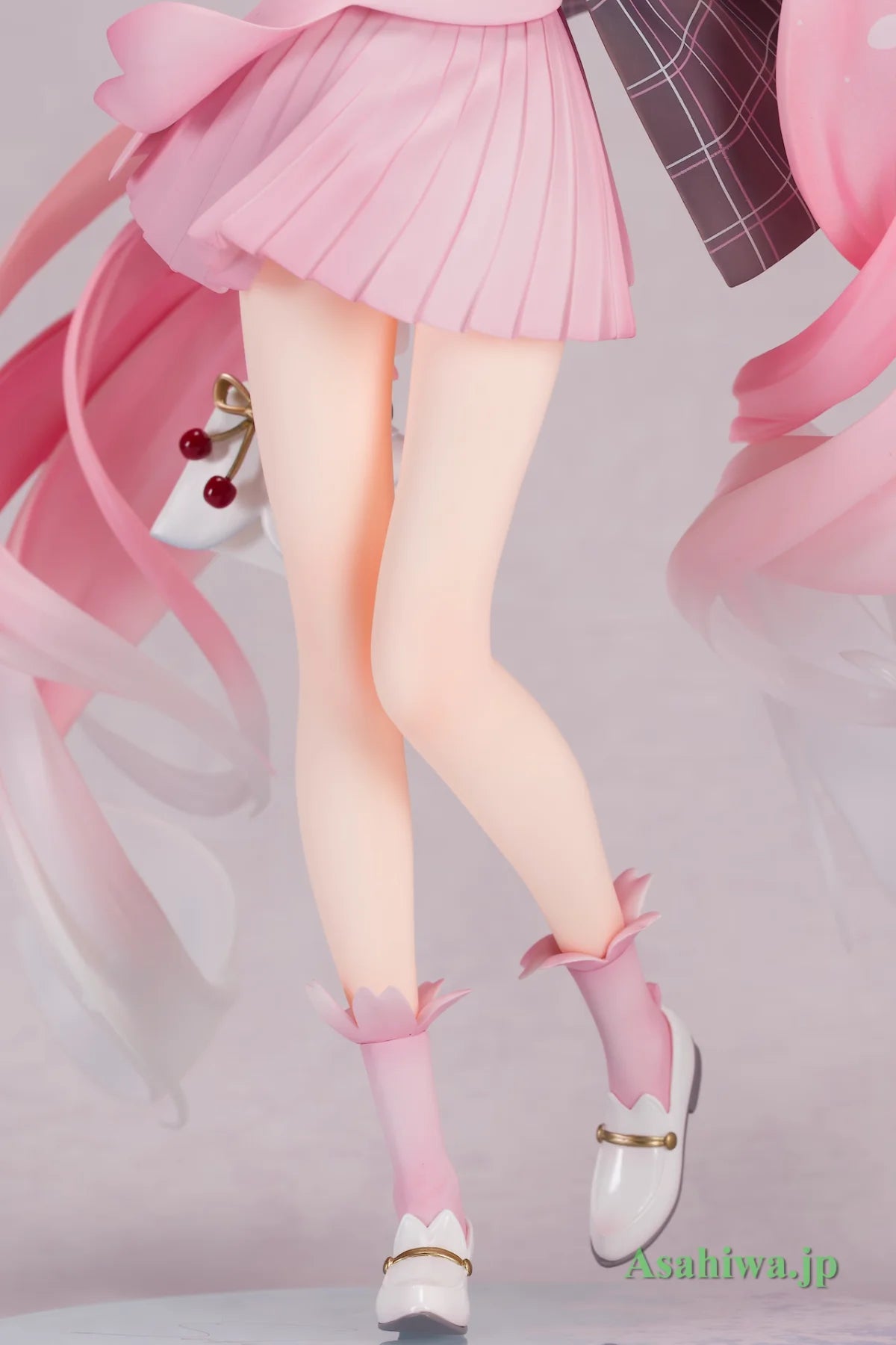 20CM Anime Hatsune Miku 1/6 Sakura Figure Hanami Outfit Ver Standing Model Toy Doll Collection Gift Aciton Figure PVC