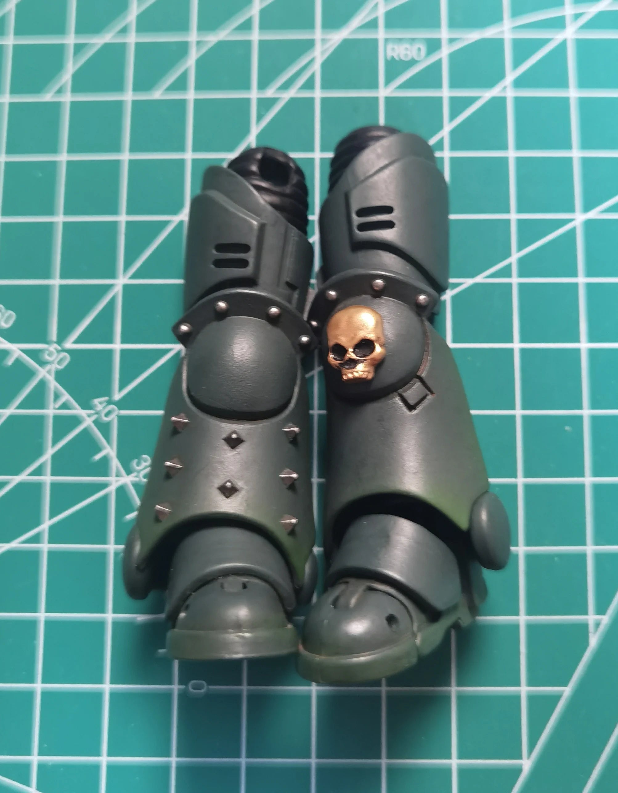 【На склад】 JOYTOY Warhammer 40K 1/18 Екшън фигурка Dark Angels Master Lazarus Модел играчка момче подаръци 3.75 инча