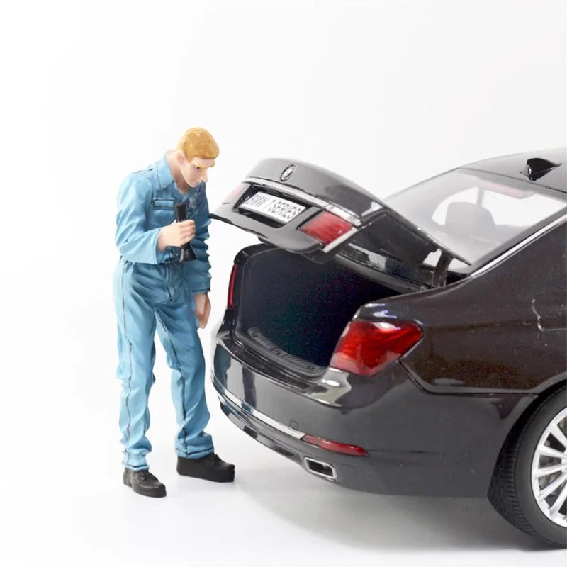 1/18 Scale 4Pcs Resin Repairman Model Vehicle Repair Factory Repair Worker Scene Accessories Action Figure Toy Gift Collection