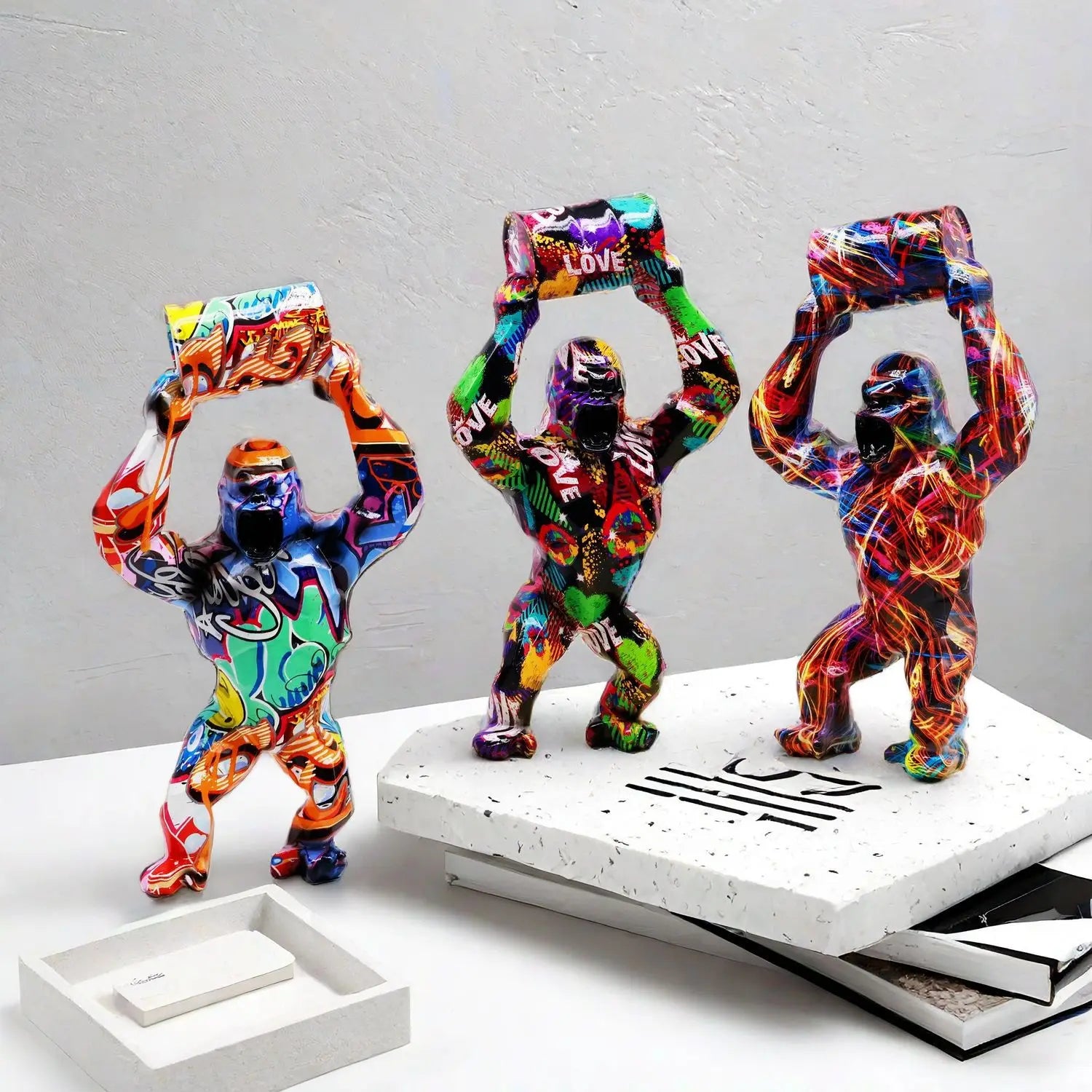 ERMAKOVA Kreative Harzskulptur Gorilla Dekoration Lift The Bucket Gorilla Figur Statue Wohnzimmer Schrank Dekor