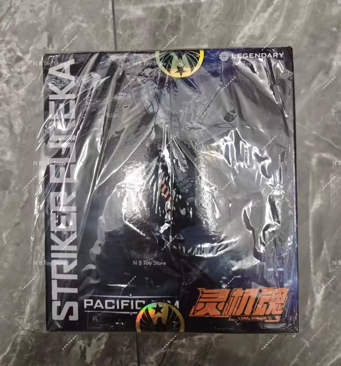 In stock LING JIHUN Original Pacific Rim Striker Eureka 8-inch 20CM LED Light Emitting Action Figures Toy Collection