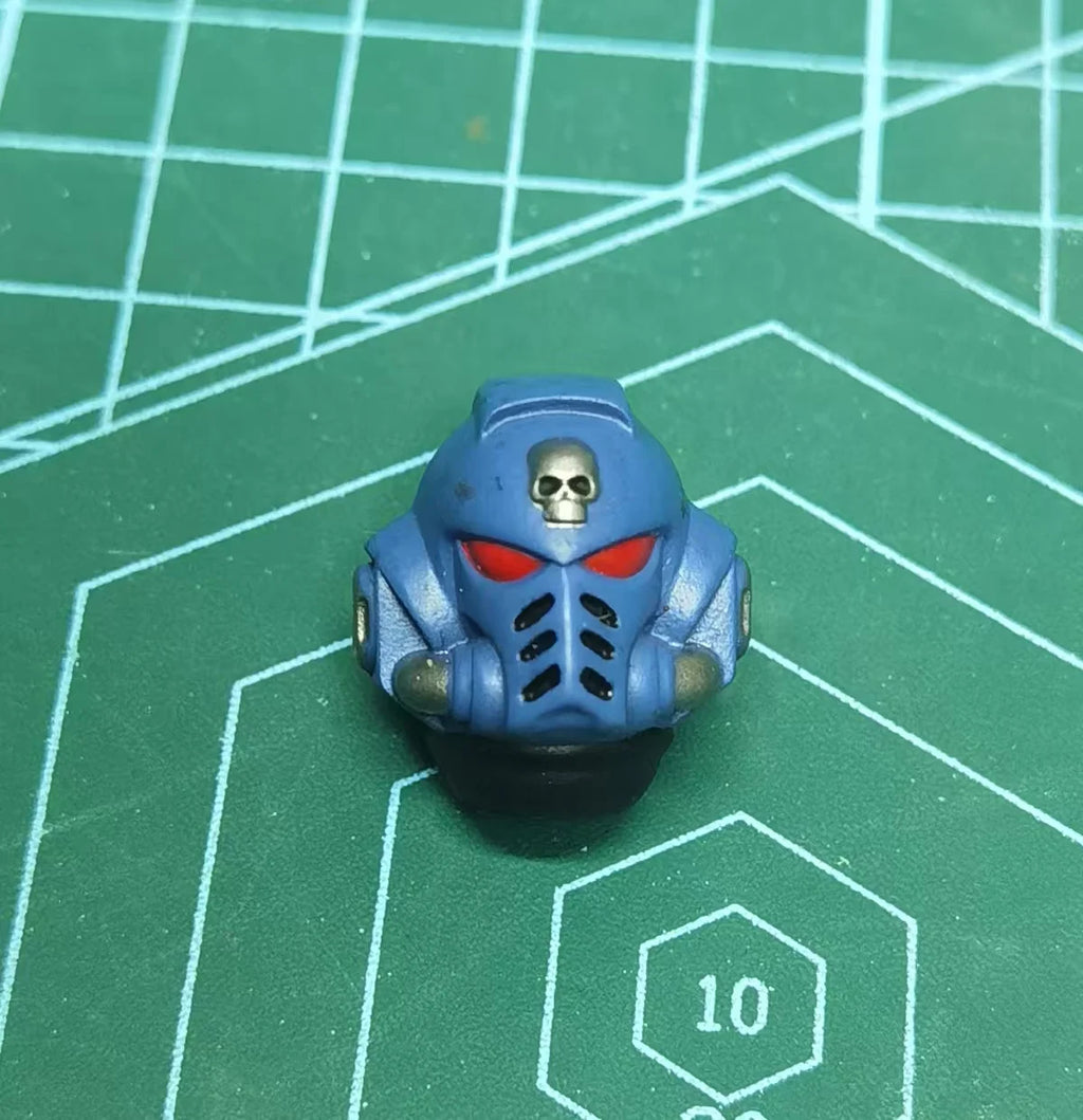 JOYTOY Warhammer 40k 1: 18 Ultramarines Primaris Captain with Power Sword and Plasma Pistol Action Figure Model Toy