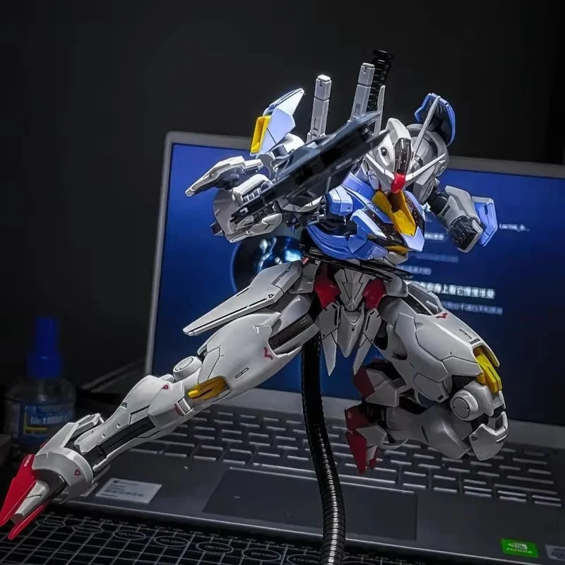 Hexe von Mercury FM 1/100 Aerial Mecha Model Kit Actionfigur Puppe für Kinder mit Wasseraufkleber und Displayhalterung Spielzeuggeschenk
