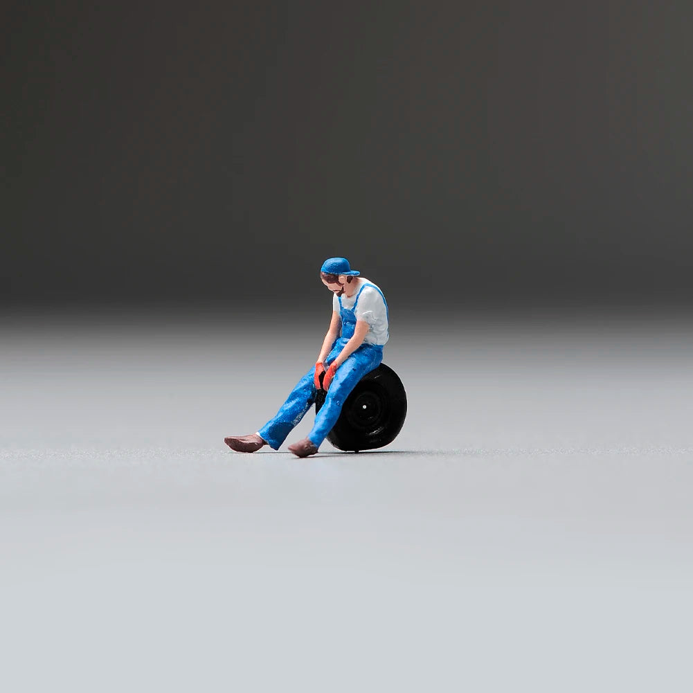 Miniatures Painted 1/64 Sexy Swimsuit Couple Fashionable Woman Props Figures Model Garage Scene Creative Dolls Car Toy