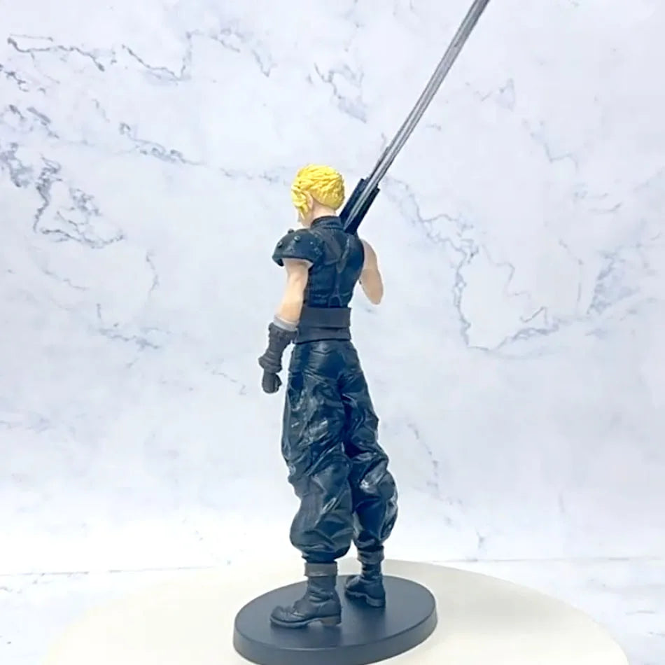22,5 см VII Римейк версия Амин фигурка Cloud Strife PVC екшън фигурка колекционерски модели играчки коледни подаръци