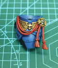 JOYTOY Warhammer 40k 1: 18 Ultramarines Primaris Captain with Power Sword and Plasma Pistol Action Figure Model Toy