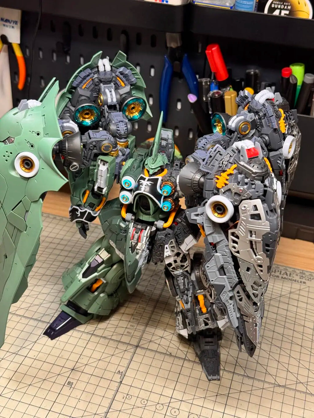 AXIS 1/100 Model kits OSIRIS  NZ-666 Kshatriya AERIAL DOMINATOR Assembling Movability Model Toy Mecha Christmas Toys Gifts