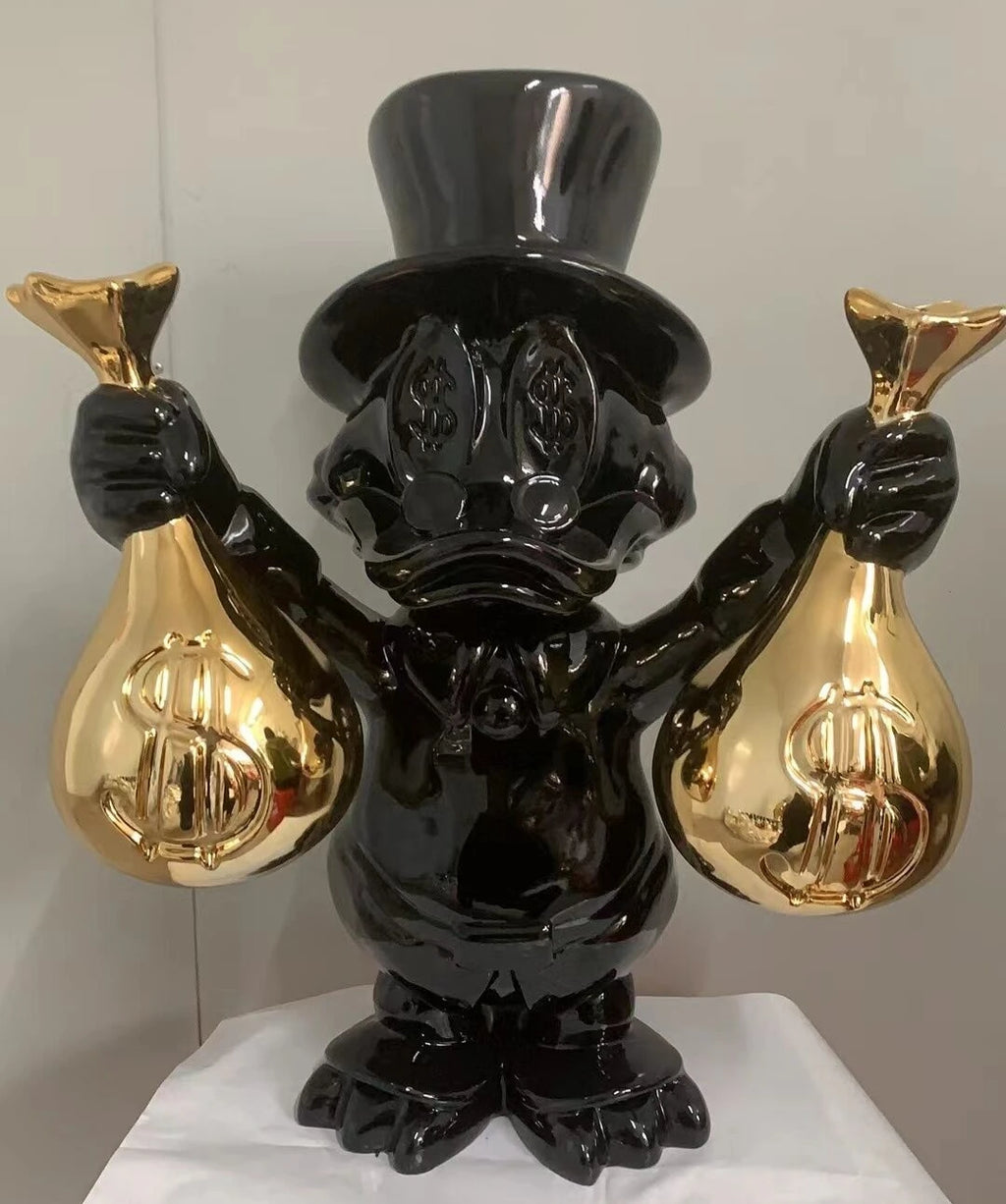 2025 New Electroplated Donald Duck Money Bag Glass Fiber Creative Decoration Personalized Indoor Cartoon Customized Gift