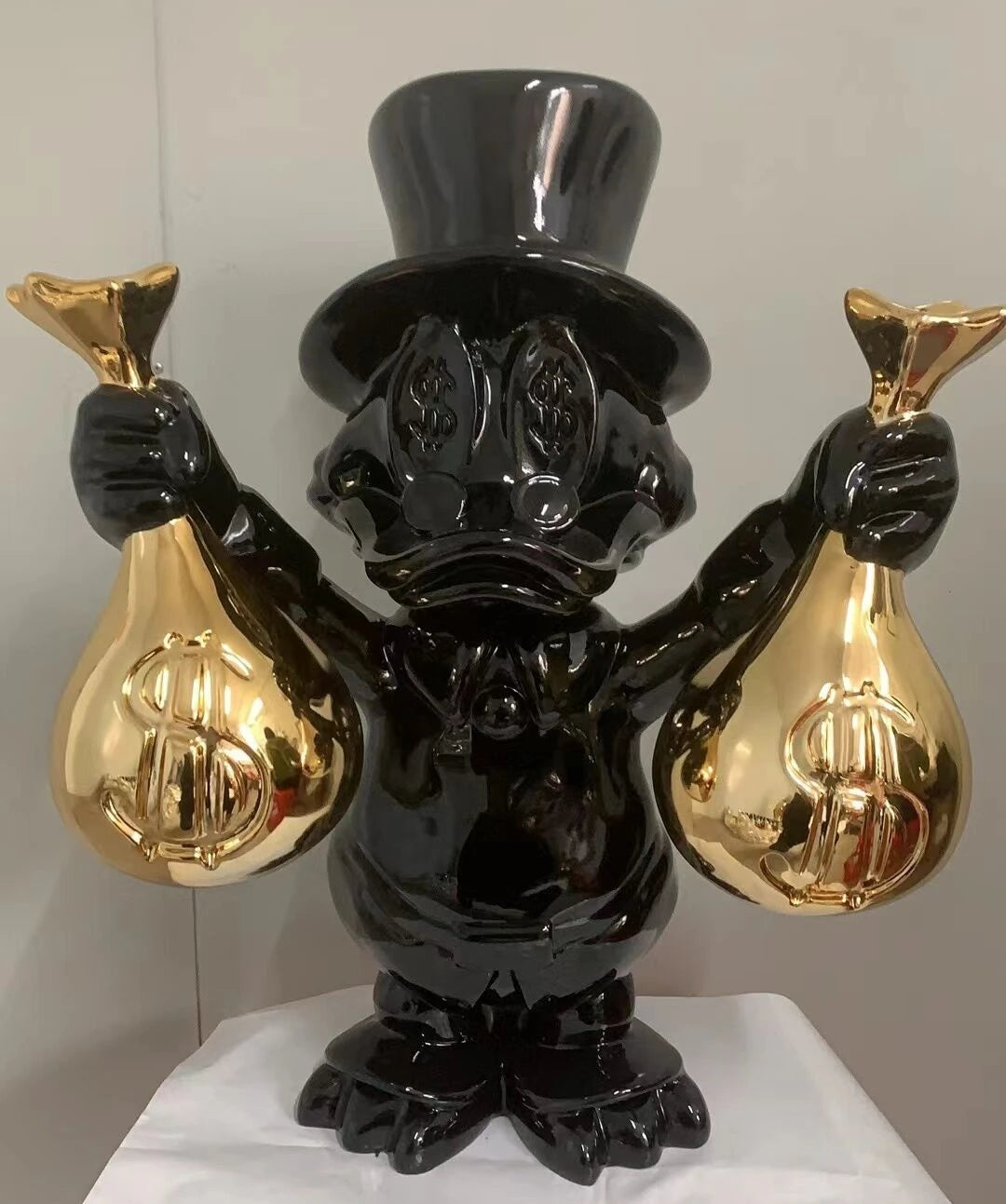2025 New Electroplated Donald Duck Money Bag Glass Fiber Creative Decoration Personalized Indoor Cartoon Customized Gift