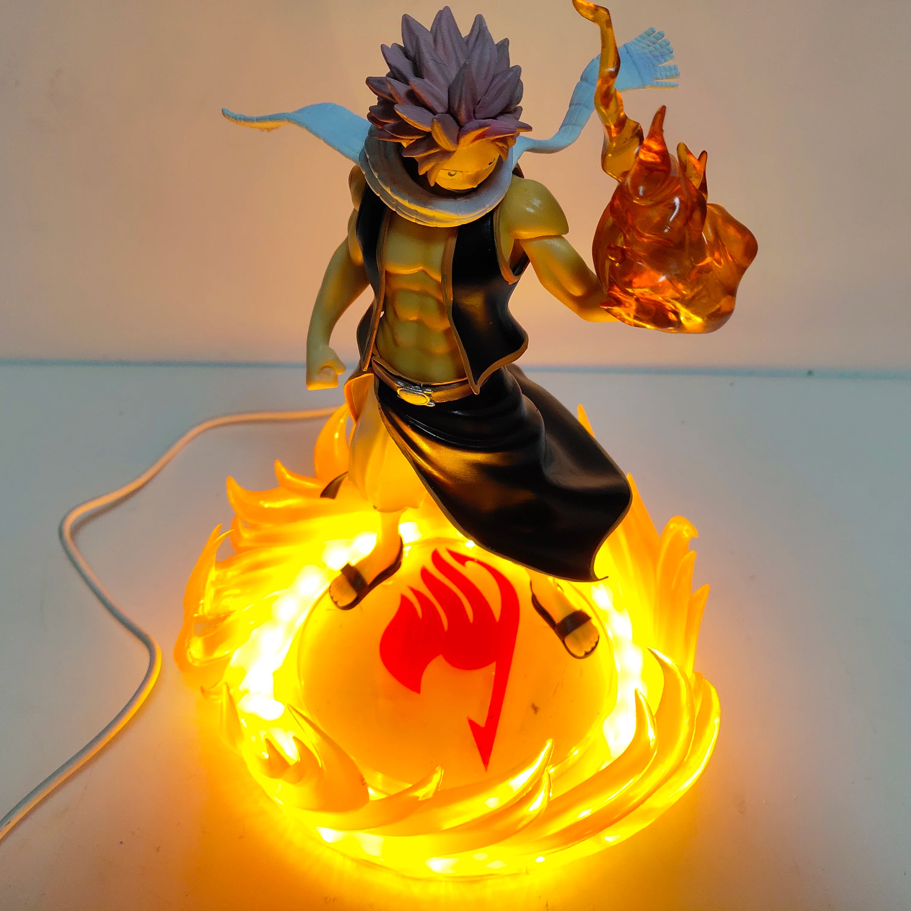 FAIRY TAIL Anime Natsu • Dragneel Led Lampe Birne Action Figuren Modell Figur Figur &amp; Basis &amp; Lampe DIY Spielzeug Sammlung