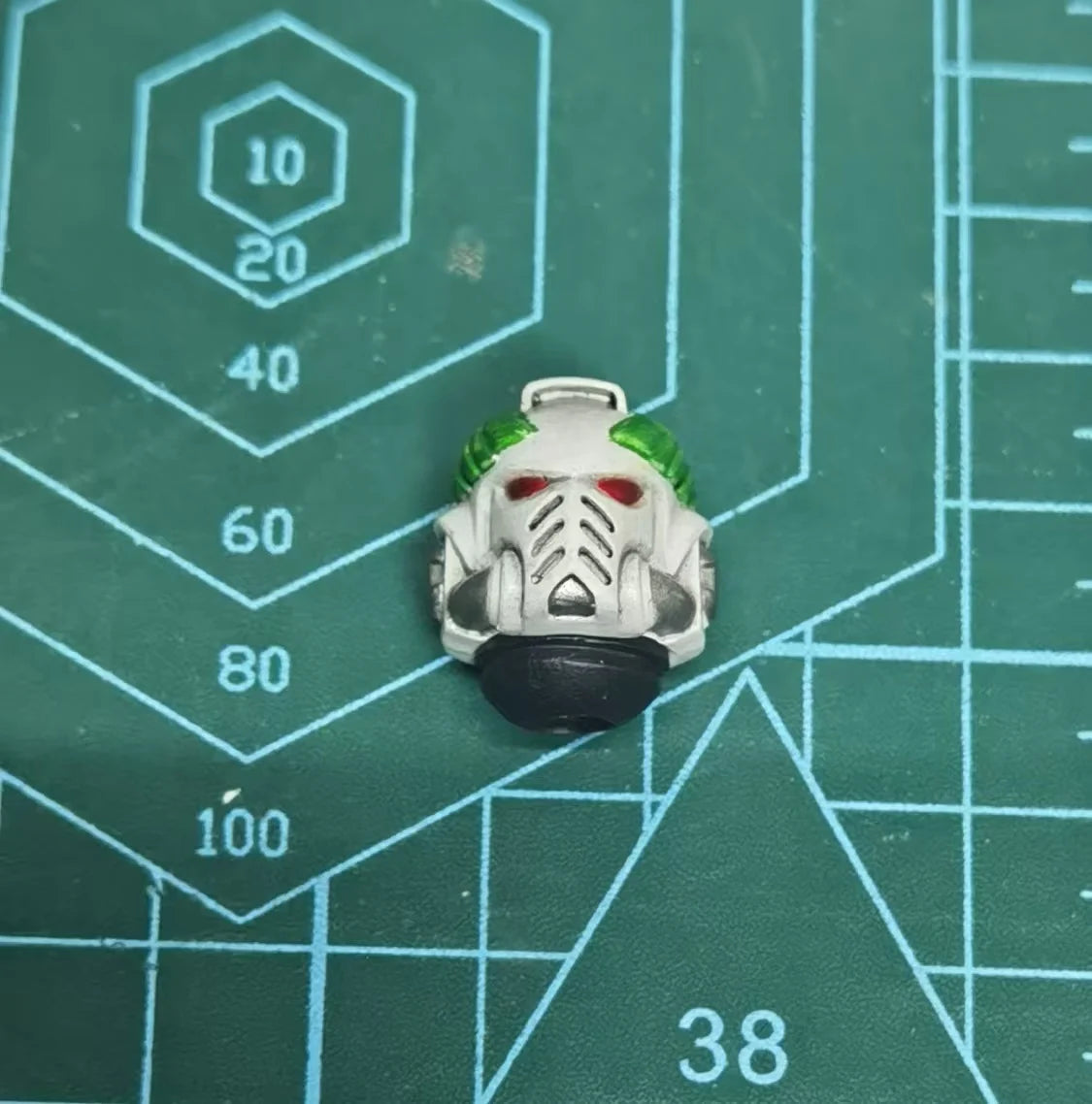 [НАЛИЧНОСТ] JOYTOY Warhammer 40K Екшън фигурки 1/18 Мащаб Dark Source Space Marines Бели консули Капитан Месиний Модел играчки