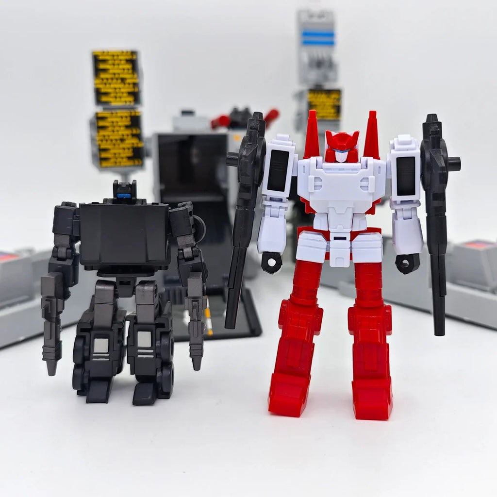 In StockTransformation Yc001-A Kaiyu Model Six-Gun Scamper Metroplex Guardian Robot Toy Action Figures Gifts Collection