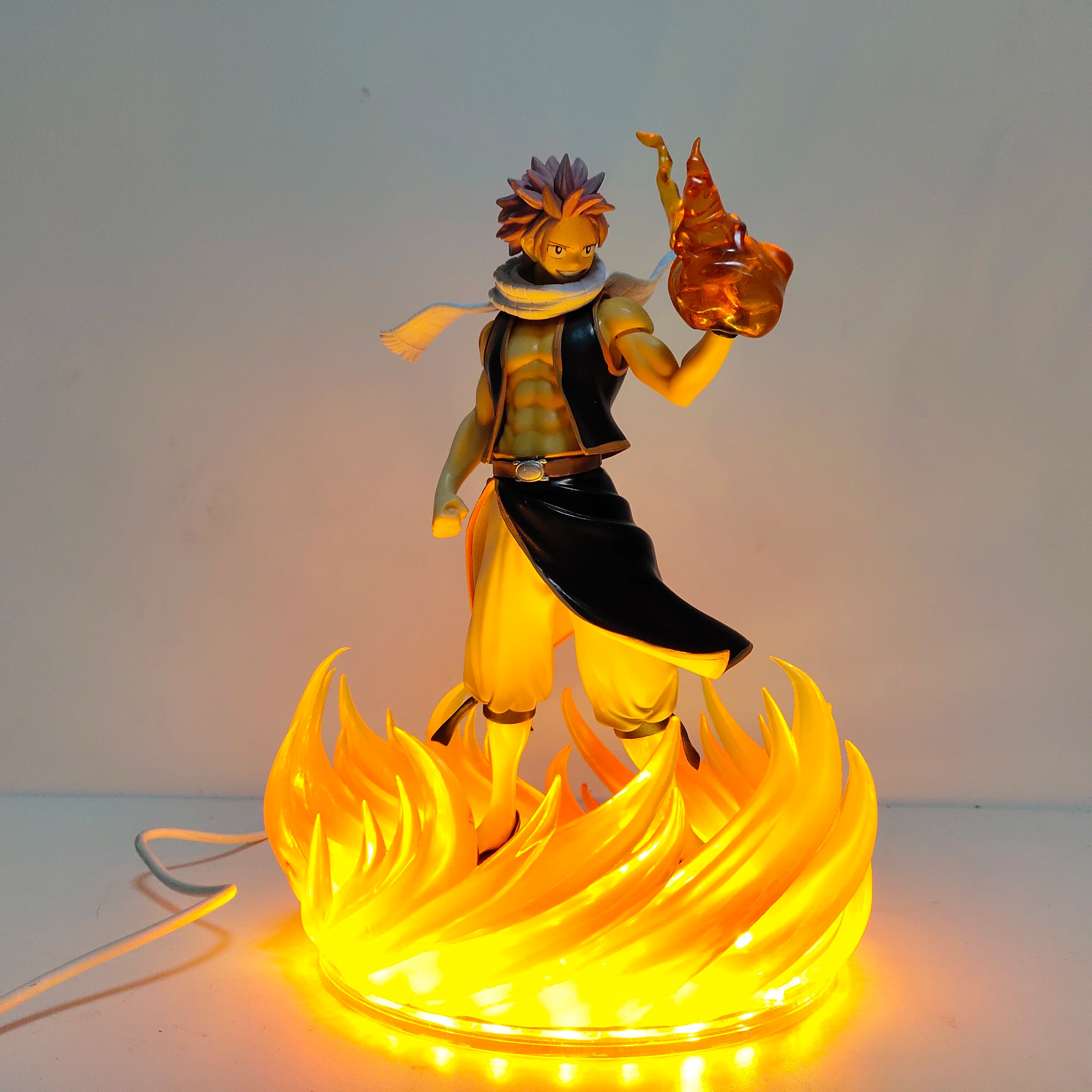 FAIRY TAIL Anime Natsu • Dragneel Led Lampe Birne Action Figuren Modell Figur Figur &amp; Basis &amp; Lampe DIY Spielzeug Sammlung
