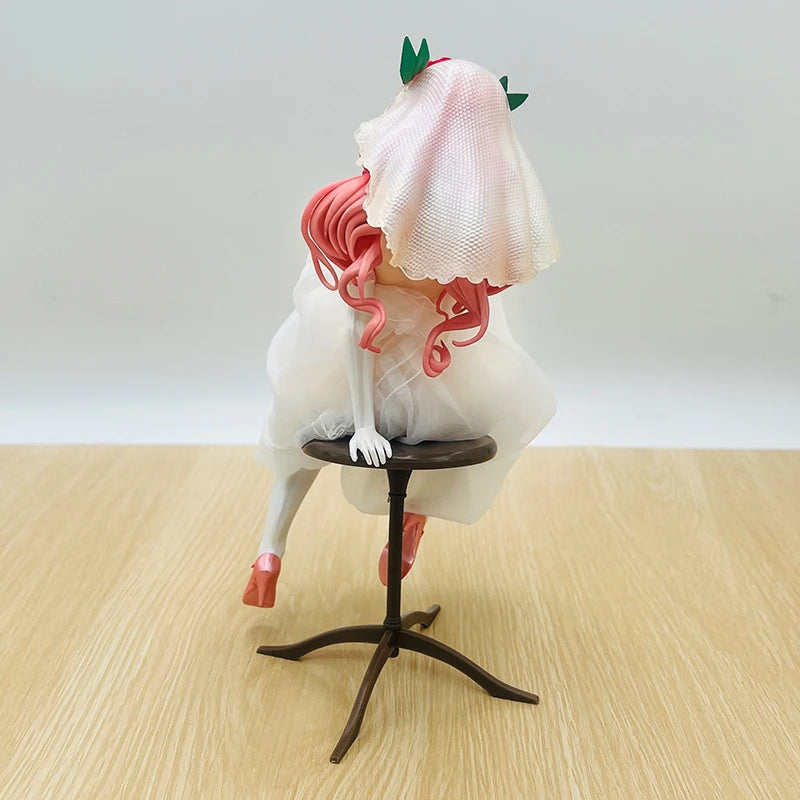 21cm SkyTube TOMO Wedding Dress Kamino Shizuku Anime Girl Figure Uzaki-chan wa Asobitai! Tsuki Uzak Action Figure Model Doll Toy